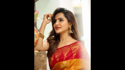 పట్టుచీరలో మెరిసిపోతున్న అందాల అషురెడ్డి.. ట్రెడిషనల్ లుక్ లో మెస్మరైజ్ చేస్తున్న ‘బిగ్ బాస్’ బ్యూటీ..   