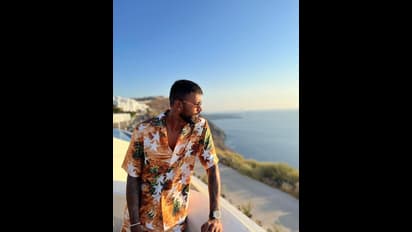 স্ত্রীর সঙ্গে রোমান্স থেকে ছেলের সঙ্গে খুনশুটি, গ্রীসে কেমন কাটছে হার্দিক পান্ডিয়া ছুটি, দেখুন ছবি