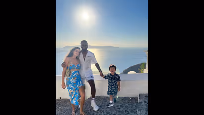 ఆ దీవుల్లో హాలీడేస్ ఎంజాయ్ చేస్తున్న హార్ధిక్ పాండ్యా... భార్య నటాశాతో కలిసి హాట్ ఫోజులు..