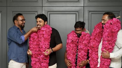 'விருமன்' படத்திற்கு முதல் நாளே சக்ஸஸ் பார்ட்டி கொண்டாடிய நடிகர் கார்த்தி! வைரலாகும் போட்டோஸ்..!