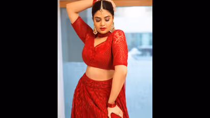 అనసూయ, రష్మిలకు ఝలక్‌ ఇచ్చిన శ్రీముఖి.. హాట్‌ యాంకర్ల వల్ల కానిది రాములమ్మకి సాధ్యం..