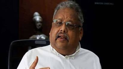 इस कारण से अपने सरनेम में झुनझुनवाला लिखते थे शेयर मार्केट के बिग बुल राकेश, इस गांव से शुरू हुआ था सफर