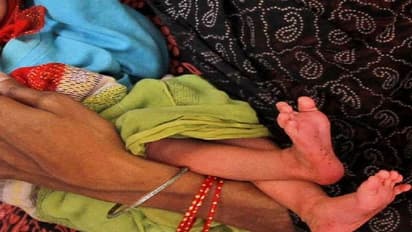 गोरखपुर: बच्चा चोरी कर भाग रही युवती को ग्रामीणों ने पकड़ा, पुलिस की पूछताछ में खुले कई घटनाओं के राज