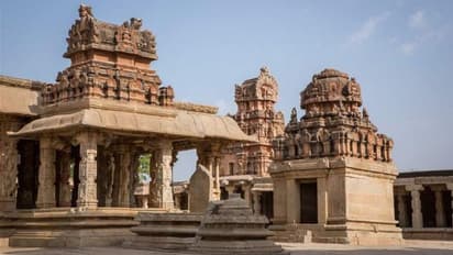 भारत का वो अनोखा मंदिर जहां खिड़की से होते हैं कान्हा के दर्शन, जानें क्यों नहीं जा सकते मंदिर के भीतर