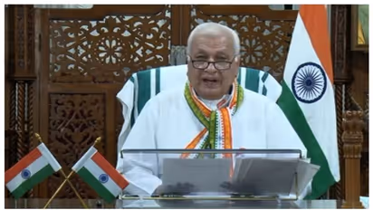 ആരിഫ് മുഹമ്മദ് ഖാനെ ചാൻസലർ സ്ഥാനത്ത് നിന്നും നീക്കുന്നത് പരിഗണനയിൽ, ചർച്ച ചെയ്ത് സിപിഎം 