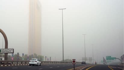 പൊടിക്കാറ്റ്; ദുബൈയില് നിരവധി വിമാന സര്വീസുകളെ ബാധിച്ചു