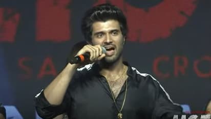 `సూపర్‌స్టార్‌` ట్యాగ్‌పై విజయ్‌ దేవరకొండ ఆసక్తికర వ్యాఖ్యలు.. పూరీ నాన్న, ఛార్మి అమ్మ అంటూ..