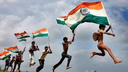 Independence Day 2022 : 75-வது சுதந்திர தின ஸ்பெஷல்... தமிழ் சினிமாவில் இடம்பெற்ற டாப் 5 தேசபக்தி பாடல்கள் இதோ