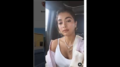 షర్ట్ విప్పేసి బ్రా అందాలు చూపిస్తూ విదేశీ వీధుల్లో రెచ్చిపోయిన పూజా.. ఫినిషింగ్‌ టచ్‌ అదిరింది!