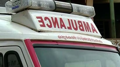 കലൂരിൽ രോഗിയുമായെത്തിയ ആംബുലൻസ് മറിഞ്ഞ് അപകടം, രോഗി മരിച്ചു