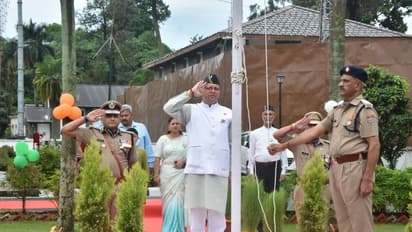 9 फोटो में देखिए राज्यों का स्वतंत्रता दिवस: शिवराज ने भोपाल में फहराया तिरंगा, नीतीश कुमार ने की बड़ी घोषणा