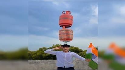 মাথায় কাঁচের গ্লাসের উপর দু'দুটি সিলিন্ডার, অবলিলায় তেরঙ্গা নিয়ে হাত নাড়ছে যুবক! ভাইরাল ভিডিয়ো দেখে হতবাক নেট