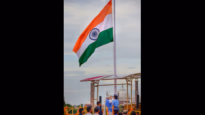 ಹುಬ್ಬಳ್ಳಿ: ಖಾದಿ ನೆಲದಲ್ಲಿ ಪಾಲಿಸ್ಟರ್‌ ರಾಷ್ಟ್ರಧ್ವಜ ಮಾರಾಟದ ಅಬ್ಬರ..!