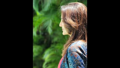 'സന്തോഷകരമായ നിമിഷങ്ങള്‍ വരുന്നു'; സിമ്പിൾ ലുക്കിൽ മനോ​ഹരിയായി മഞ്ജു വാര്യർ