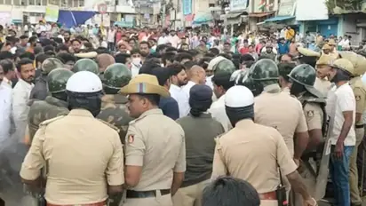 സവർക്കറെ മാറ്റി ടിപ്പുവിന്റെ പോസ്റ്റർ സ്ഥാപിച്ചു; ശിവമോ​ഗയിൽ സംഘർഷം, നിരോധനാജ്ഞ