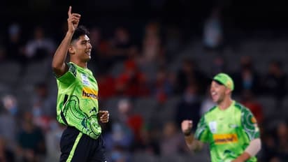 പുറത്തായതിന് പിന്നാലെ പാക് പേസര്‍ 'ഏറുകാരനെന്ന്' ആംഗ്യം; സ്റ്റോയ്നിസിനെതിരെ രൂക്ഷ വിമര്‍ശനം