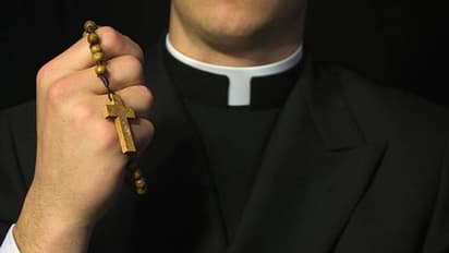 எப்போ சர்ச்சுக்கு வந்தாலும் விடாமல் பாதிரியார் ஓரினச்சேர்க்கை! வலி தாங்க முடியாமல் பெற்றோரிடம் கதறிய சிறுவன்.!