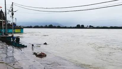 मध्यप्रदेश में भारी बारिश: 6 जिलों में बंद किए गए स्कूल, नर्मदा खतरे के निशान से ऊपर, कई बांधों के गेट खुले