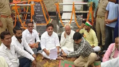 महराजगंज में विधायक वीरेंद्र चौधरी को नहीं मिली मंच पर कुर्सी, नाराजगी में समर्थकों के साथ उठाया ऐसा कदम