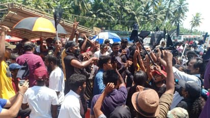 പഠിക്കണം, കരയും കടലുമെന്ന് സമരക്കാര്‍; പുനരധിവാസത്തിന് 17 ഏക്കര്‍ നല്‍കാമെന്ന് സര്‍ക്കാര്‍ 