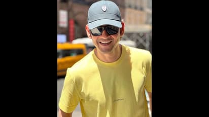 వర్కౌట్ మొదలెట్టిన మహేశ్ బాబు.. మరోసారి అట్రాక్టివ్ లుక్ లో  అదరగొట్టిన సూపర్ స్టార్..