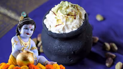 56 भोग नहीं तो जन्माष्टमी पर लड्डू गोपाल को चढ़ाएं ये 8 चीजें, खुश हो जाएंगे कान्हा जी