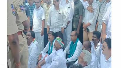 దుమ్ముగూడెం ప్రాజెక్టు సందర్శనకు సీఎల్పీ టీమ్: అడ్దుకున్న పోలీసులు, రోడ్డుపై బైఠాయింపు