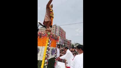  అబిడ్స్ చౌరస్తాలో సామూహిక జాతీయ గీతాలాపన... పాల్గొన్న సీఎం కేసీఆర్ (Photos)