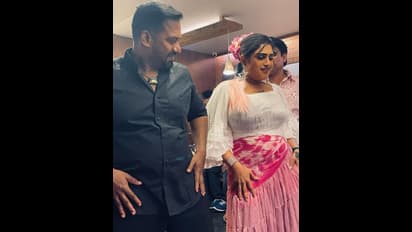 நைட் பார்ட்டியில் ரோபோ ஷங்கருடன்  செம்ம ஆட்டம் போட்ட வனிதா விஜயகுமார்... வைரல் போட்டோஸ்..!