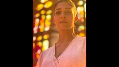 துளியும் மேக்கப் இல்லாமல்... வெள்ளை கவுனில் விதவிதமாக போஸ் கொடுத்த நயன்தாரா! வைரலாகும் ஹனி மூன் போட்டோஸ்!