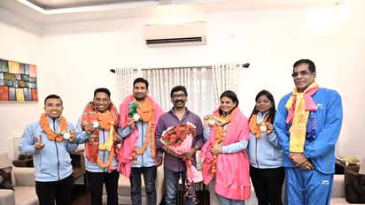 कॉमनवेल्थ 2022 में देश और झारखंड का नाम रोशन करने वाले सभी खिलाड़ियों का हुआ भव्य स्वागत, सीएम ने की मुलाकात