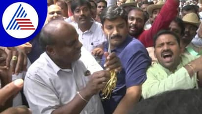 ಮಾಜಿ ಸಿಎಂ ಹೆಚ್ ಡಿಕೆ ವಿರುದ್ದ ಧಿಕ್ಕಾರ ಕೂಗಿ ಕೈ-ಕಮಲ ಸದಸ್ಯರ ಆಕ್ರೋಶ 