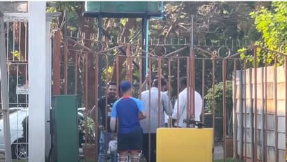 ഇഷാന്റെ ബാറ്റിംഗ് കാണണം; പാറ്റ്നയില് നിന്ന് ഹരാരെയിലെത്തിയ ആരാധകന്റെ മനംനിറച്ച് താരം- വീഡിയോ