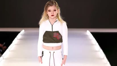 फैशन वीक में 10 साल की खूबसूरत मॉडल ने मचाई सनसनी, लड़की का सेक्सुअल सच जान रह जाएंगे हैरान