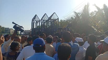 വിഴിഞ്ഞം തുറമുഖ സമരം; കരയും കടലും തടയാന്‍ ലത്തീന്‍ അതിരൂപതയും മത്സ്യത്തൊഴിലാളികളും 