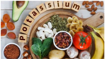 Potassium Food: இதயம் காக்க பொட்டாசியம் நிறைந்த உணவுகள் அவசியம்...மிஸ் பண்ணீடாதீங்கோ..பாதிப்பு ஏற்படும்..?