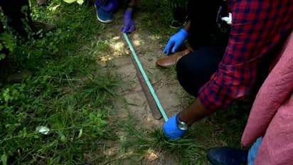 പ്രതികളുമായി പൊലീസിന്റെ തെരച്ചിൽ; ഷാജഹാനെ വെട്ടികൊലപ്പെടുത്തിയ വാളുകള് ആളൊഴിഞ്ഞ പറമ്പില് നിന്ന് കണ്ടെടുത്തു