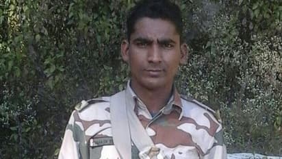 गर्भवती पत्नी को नहीं पता कश्मीर में शहीद हो गया है पति, बूढ़े मां-बाप भी देख हैं बेटे के वापस आने के सपने  