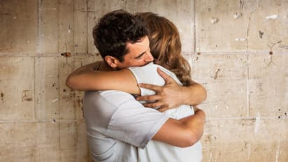 ఇదేం విడ్డూరం.. కౌగిలించుకున్నాడని కోర్టు కెక్కింది.. తీర్పు ఏం చెప్పారంటే...