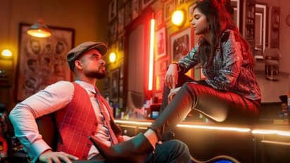 'നീ ഇന്റര്നാഷണല് ചാമ്പ്യന്ഷിപ്പാണേല് ഞാന് ലയണല് മെസിയ'; 'തല്ലുമാല' തുപാത്തു ഗാനമെത്തി