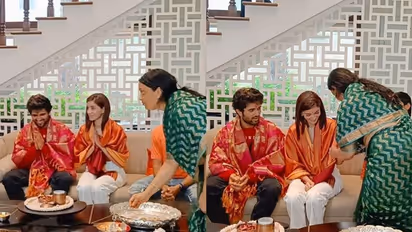 বিজয় দেবেরকোন্ডার বাড়ির পুজোয় অতিথি হলেন অনন্যা পান্ডে