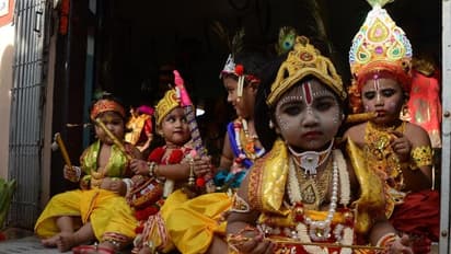 Janmashtami 2022: জন্মাষ্টমীর সেরা ১৫টি শুভেচ্ছা থেকে উক্তি ও ছবি, শেয়ার করুন সকলের সঙ্গে  