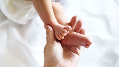 సూర్యాపేటలో విషాదం.. కారు కింద నలిగి 18నెలల చిన్నారి మృతి.. వెనక్కి తీస్తుండగా ప్రమాదం..