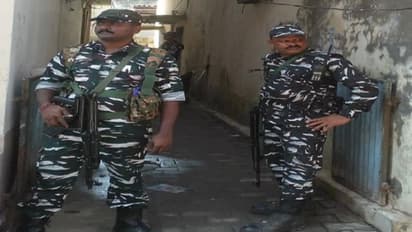 गाजीपुर: अफजाल अंसारी के घर पर ईडी की छापेमारी, घर के दरवाजे से सड़क तक CRPF का पहरा