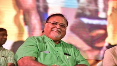 'জুতো-কাণ্ডের জের', এবার থেকে SSC মামলায় ভার্চুয়াল হাজিরা পার্থ চট্টোপাধ্যায়ের