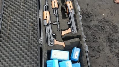 மகாராஷ்டிராவில் படகில் பயங்கர ஆயுதங்கள் பறிமுதல்; தீவிரவாத தாக்குதல் சதியா? போலீசார் எச்சரிக்கை!!