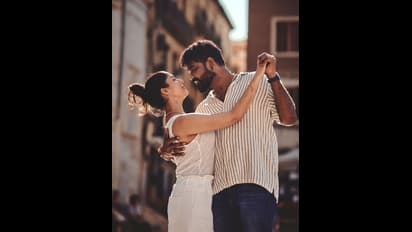 என்னுடைய இன்னொரு அம்மா... மாமியாரின் நெற்றியில் முத்தமிட்டு விக்னேஷ் சிவன் சொன்ன எமோஷனல் வாழ்த்து