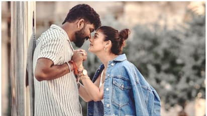 மீண்டும் எப்போது?  நயனுடன் கண்களால் காதல் செய்யும் புகைப்படத்தை வெளியிட்டு ஏக்கத்தை வெளிப்படுத்திய விக்கி!