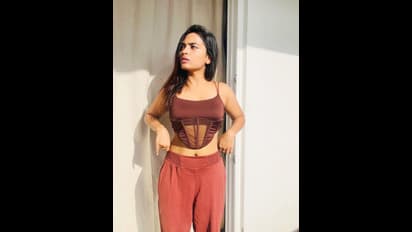 నాభీ అందాలు, నడుము కొలతలు చూపిస్తూ బిగ్‌ బాస్‌ బ్యూటీ రచ్చ.. టాప్ షోతో ఫ్యాన్స్ కి హారిక విజువల్‌ ట్రీట్‌ 