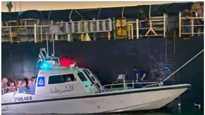 ബോട്ട് മുങ്ങി അപകടം; കടലില്‍ കുടുങ്ങിയ 15 ഏഷ്യക്കാരെ രക്ഷപ്പെടുത്തി